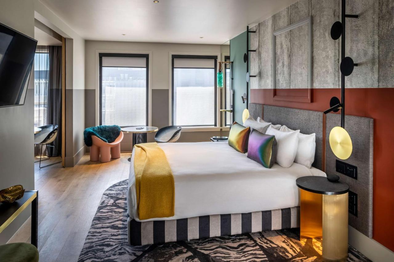 Qt อ็อคแลนด์ Hotel โอ๊คแลนด์ ภายนอก รูปภาพ A bedroom at the hotel