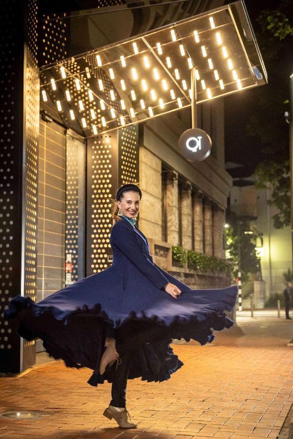 Qt อ็อคแลนด์ Hotel โอ๊คแลนด์ ภายนอก รูปภาพ A member of the staff at the hotel
