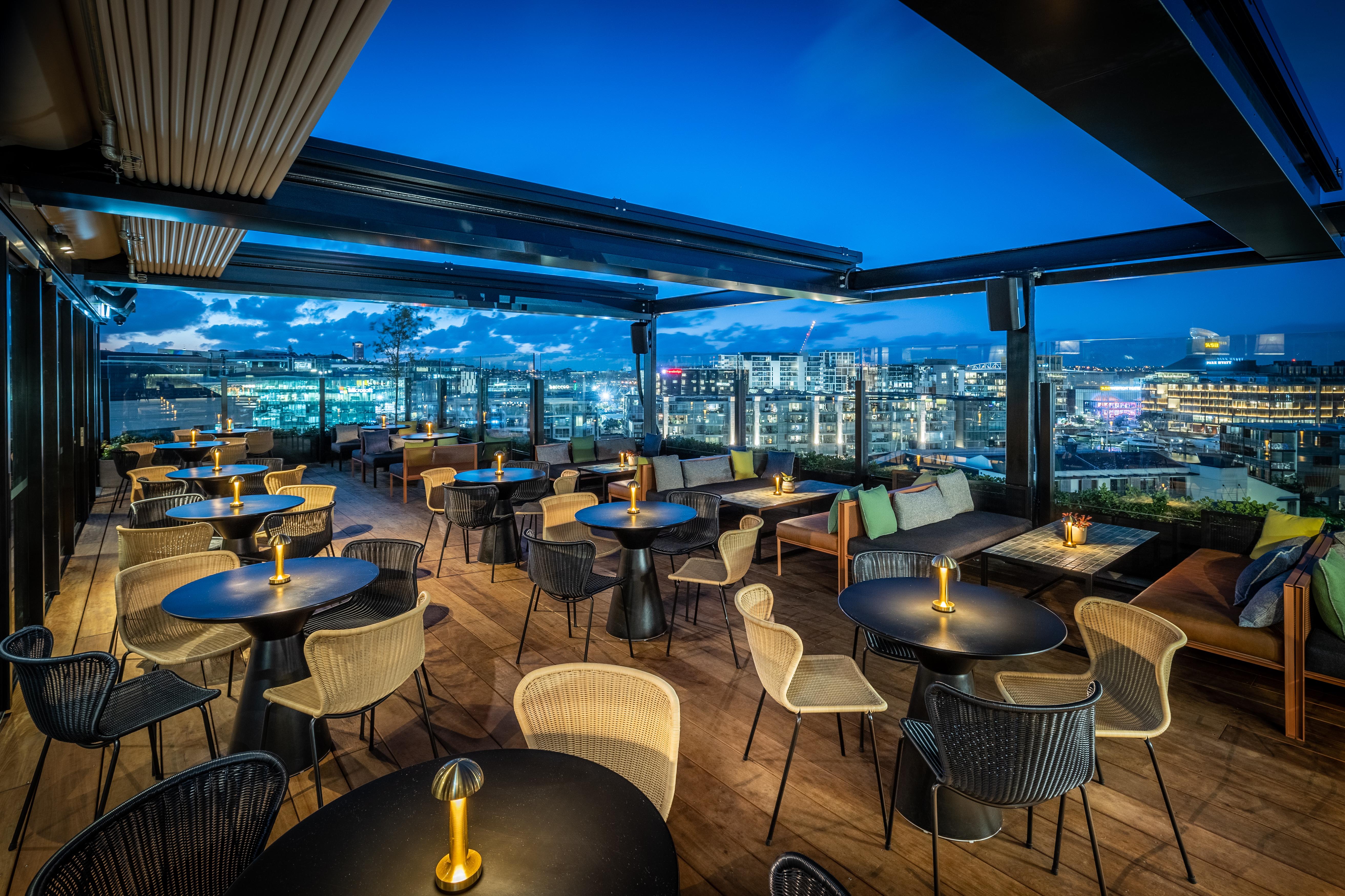 Qt อ็อคแลนด์ Hotel โอ๊คแลนด์ ภายนอก รูปภาพ The Sky Bar